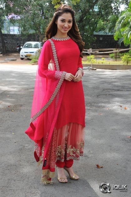 Tamannah-at-Bengal-Tiger-Movie-Press-Meet